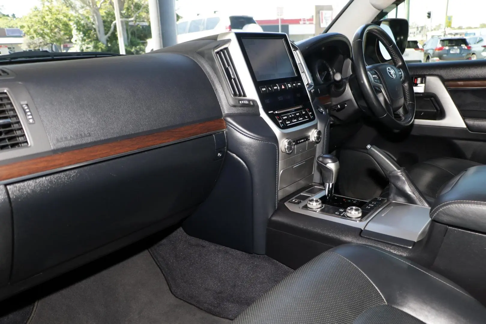 2016 Toyota Landcruiser Gallery Image 9