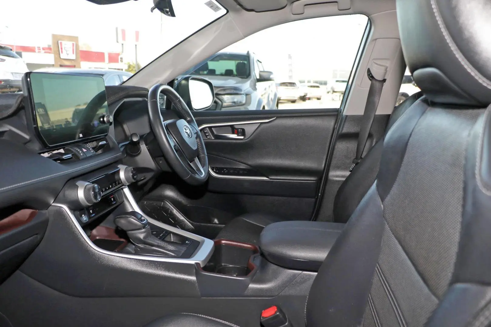 2023 Toyota RAV4 Gallery Image 9