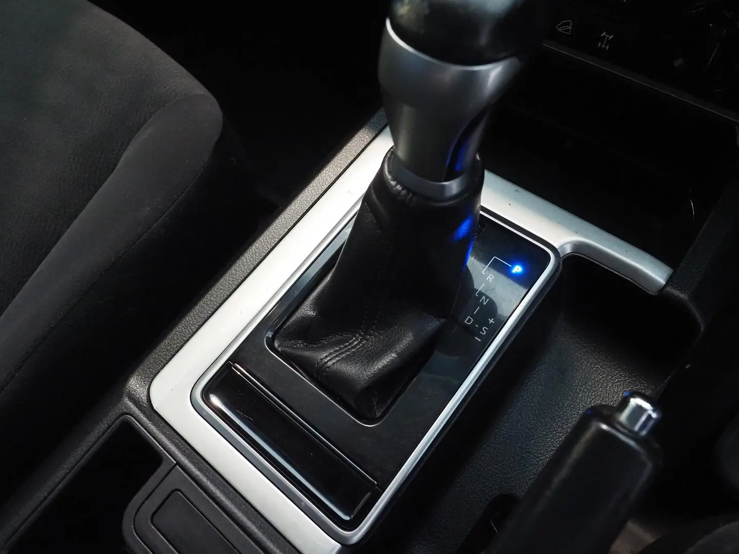 2018 Toyota Landcruiser Prado Gallery Image 20