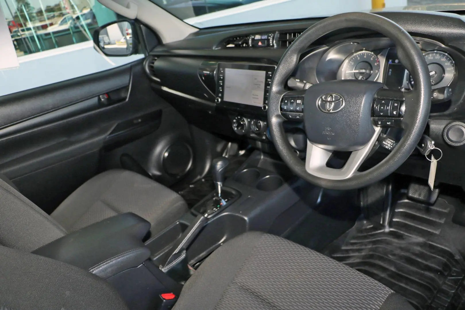 2021 Toyota Hilux Gallery Image 6