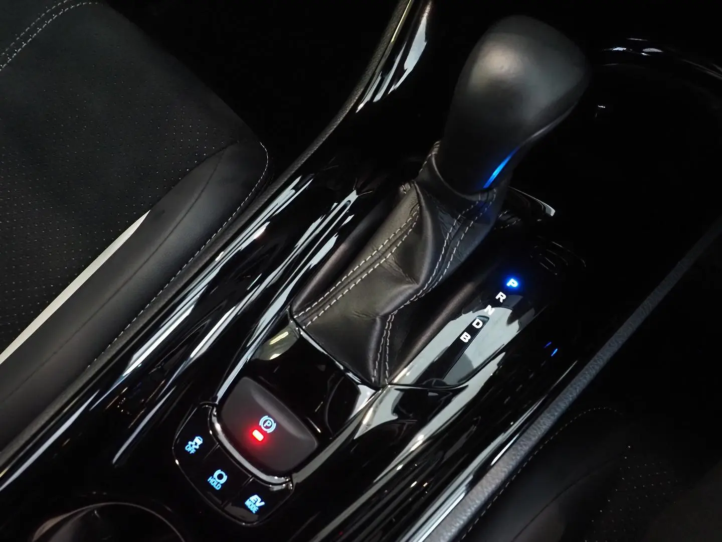 2022 Toyota C-HR Gallery Image 24