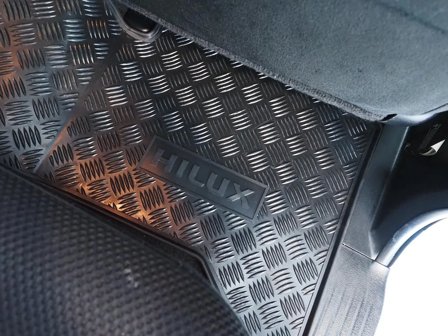 2015 Toyota Hilux Gallery Image 17