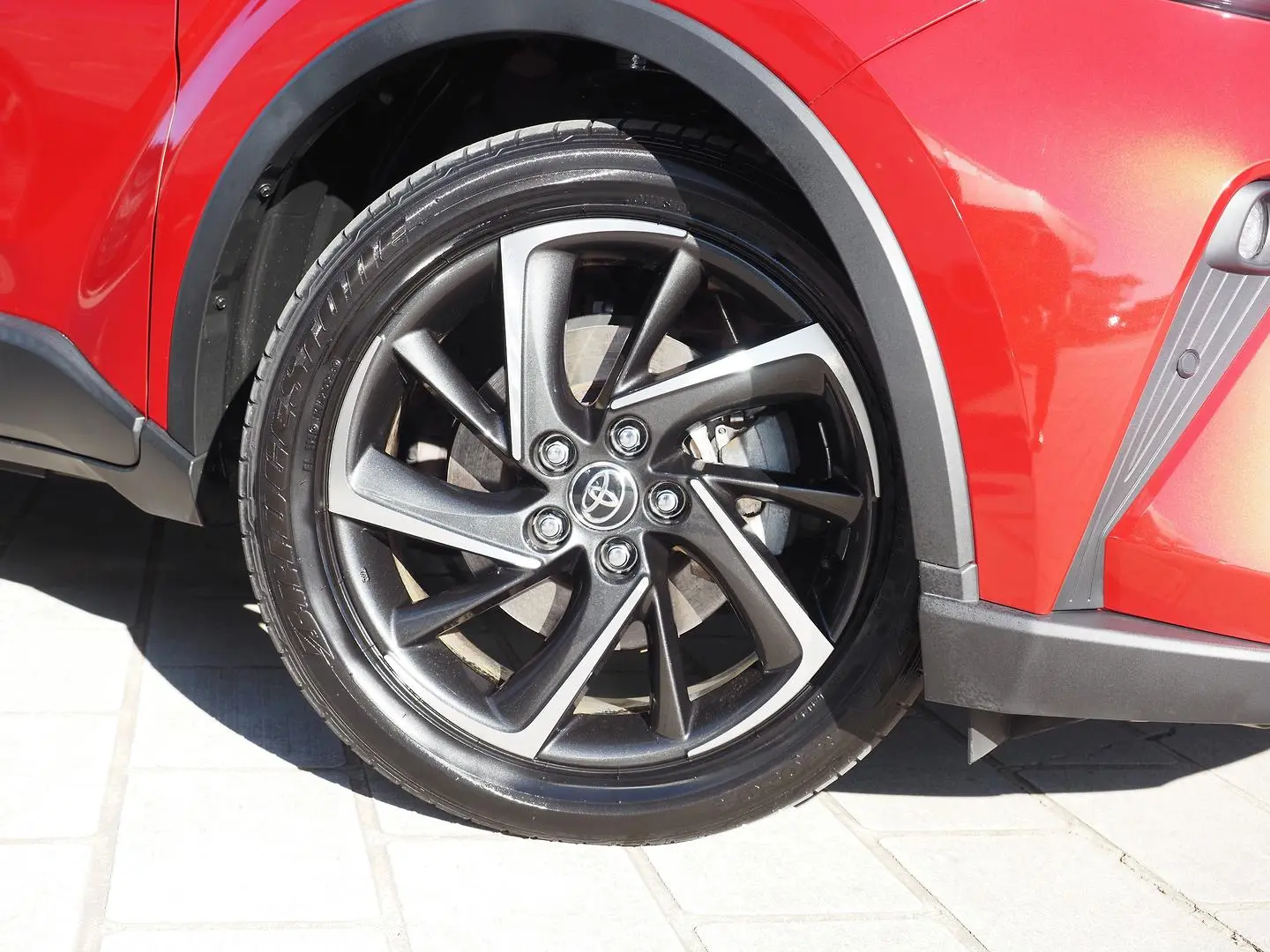 2022 Toyota C-HR Gallery Image 6