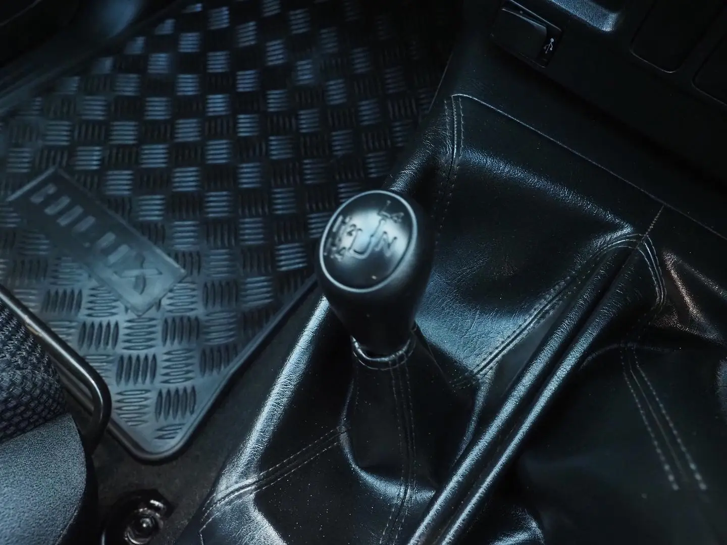 2015 Toyota Hilux Gallery Image 29