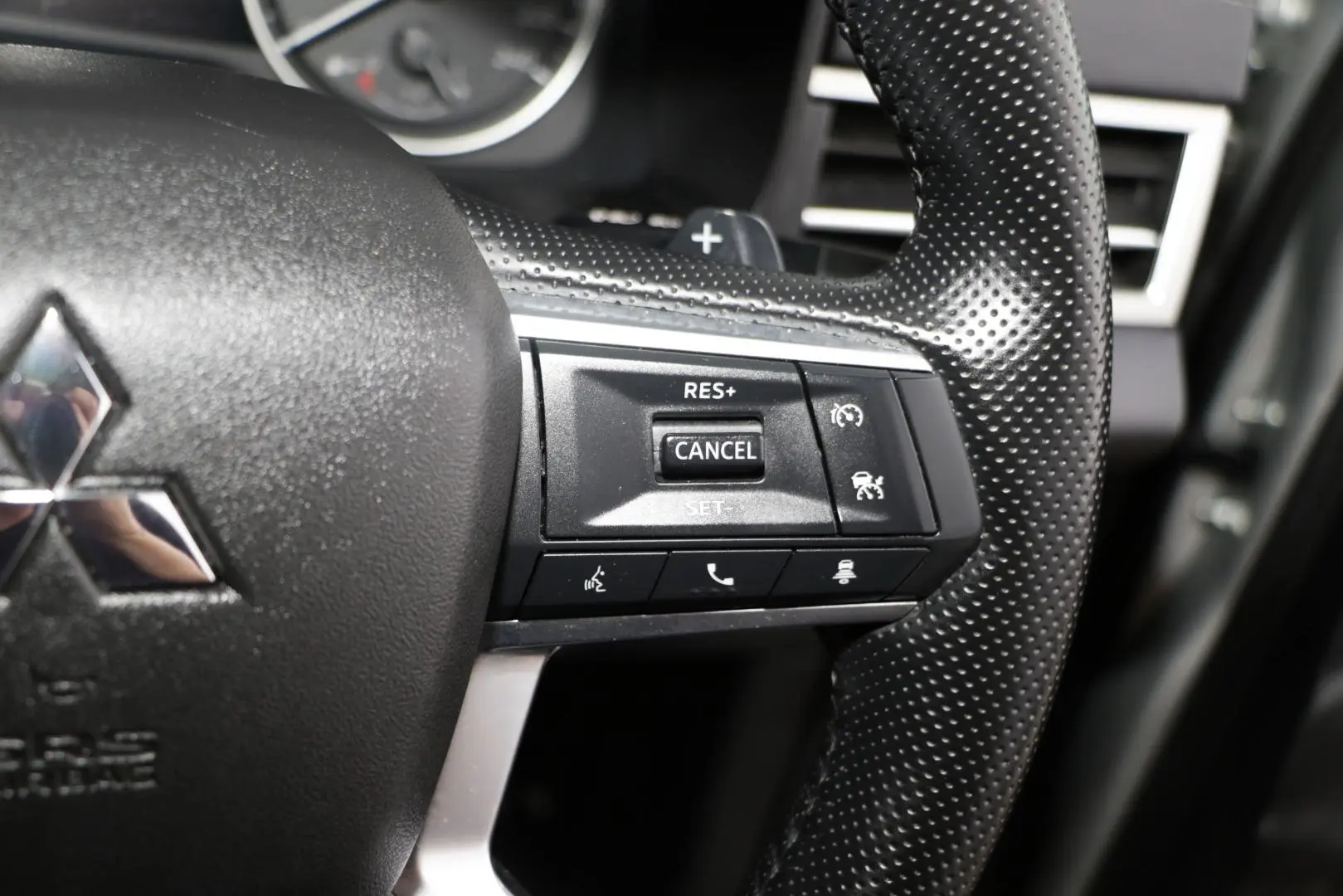 2024 Mitsubishi Outlander Gallery Image 17