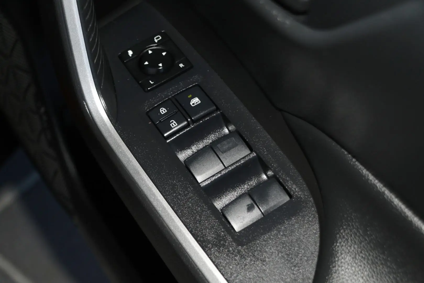 2020 Toyota RAV4 Gallery Image 18