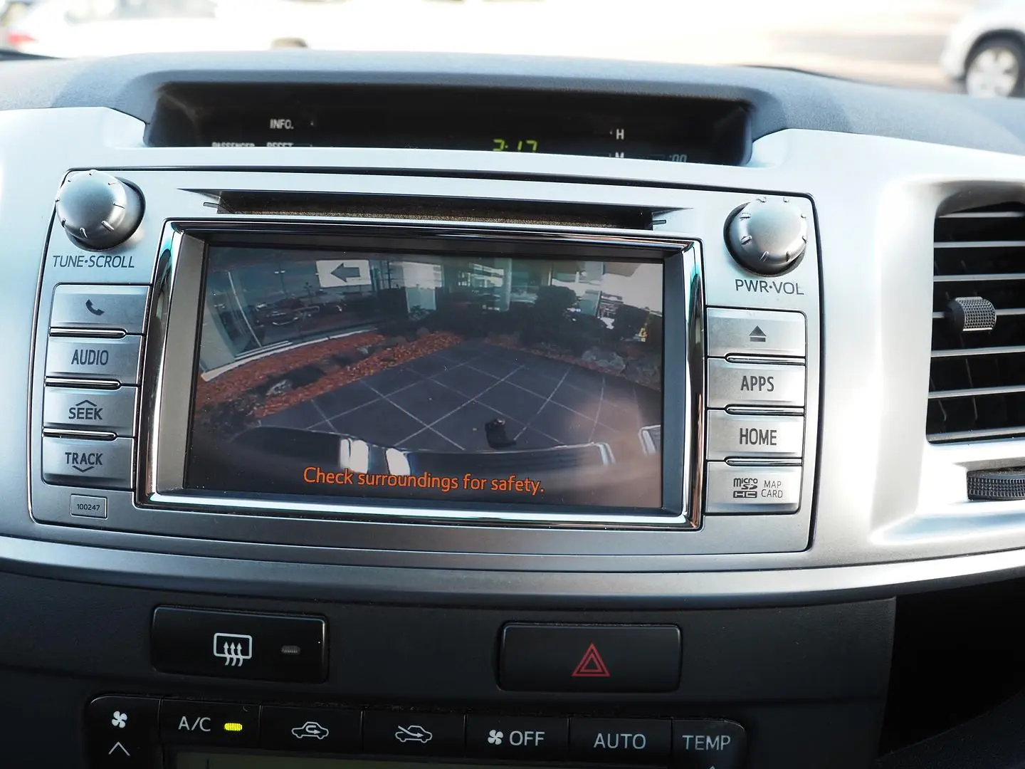 2015 Toyota Hilux Gallery Image 29