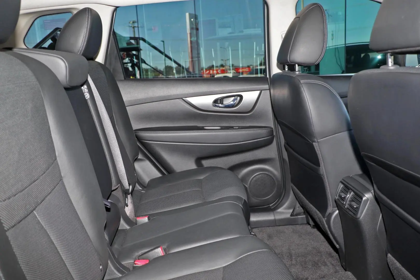 2015 Nissan X-TRAIL Gallery Image 9