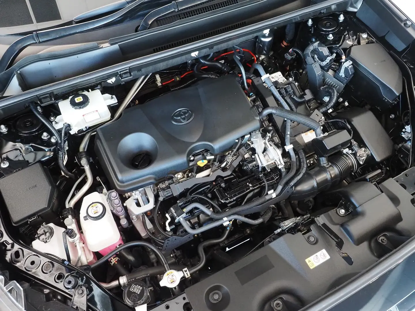 2020 Toyota RAV4 Gallery Image 4