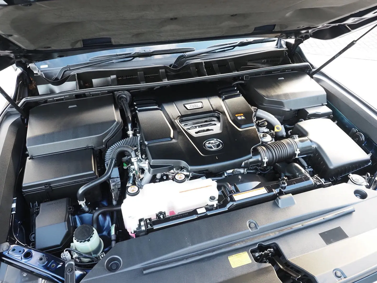 2023 Toyota Landcruiser Gallery Image 5