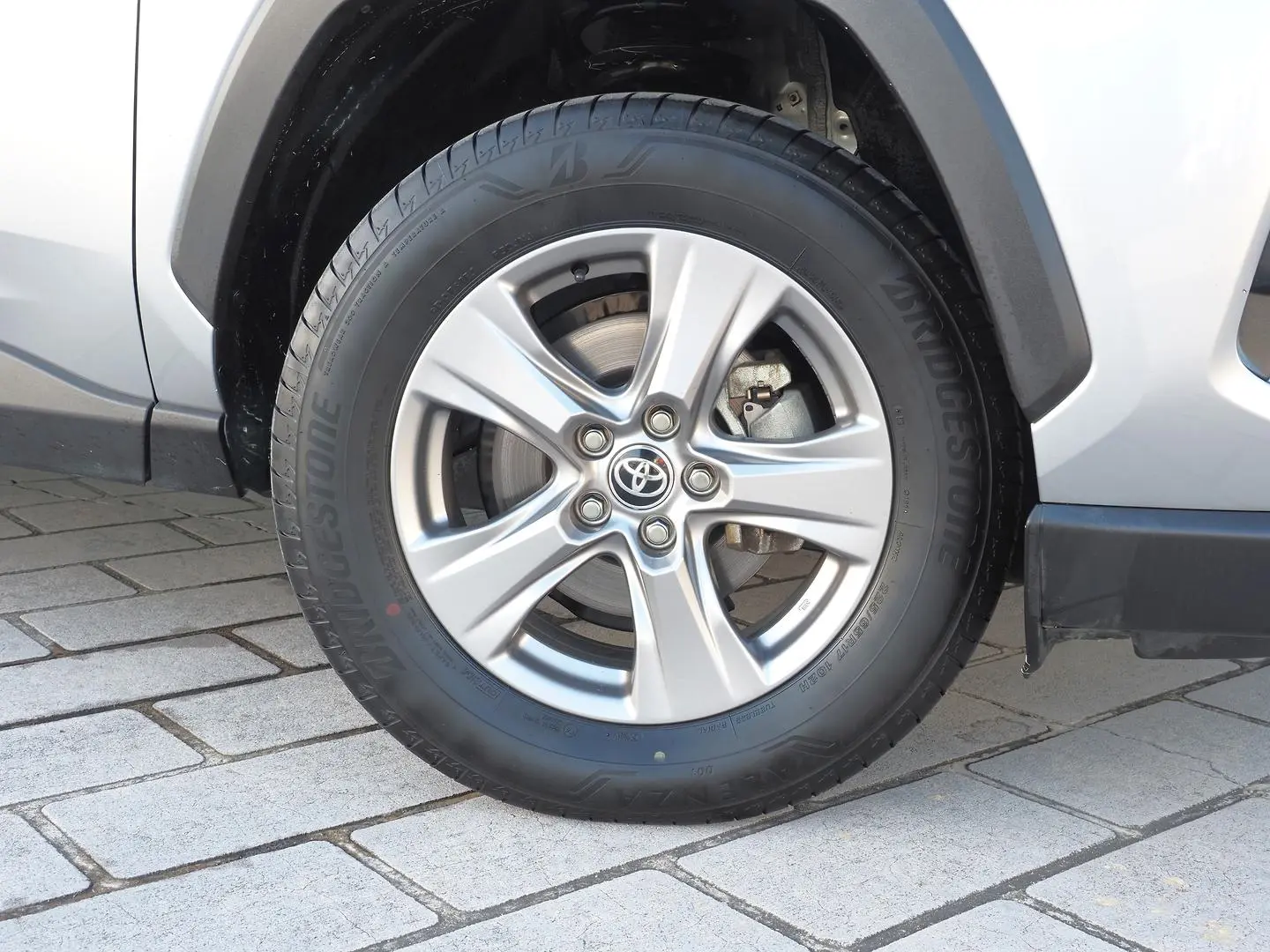 2024 Toyota RAV4 Gallery Image 13
