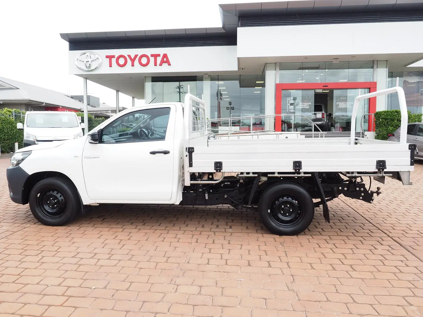 2017 Toyota Hilux Gallery Image 9