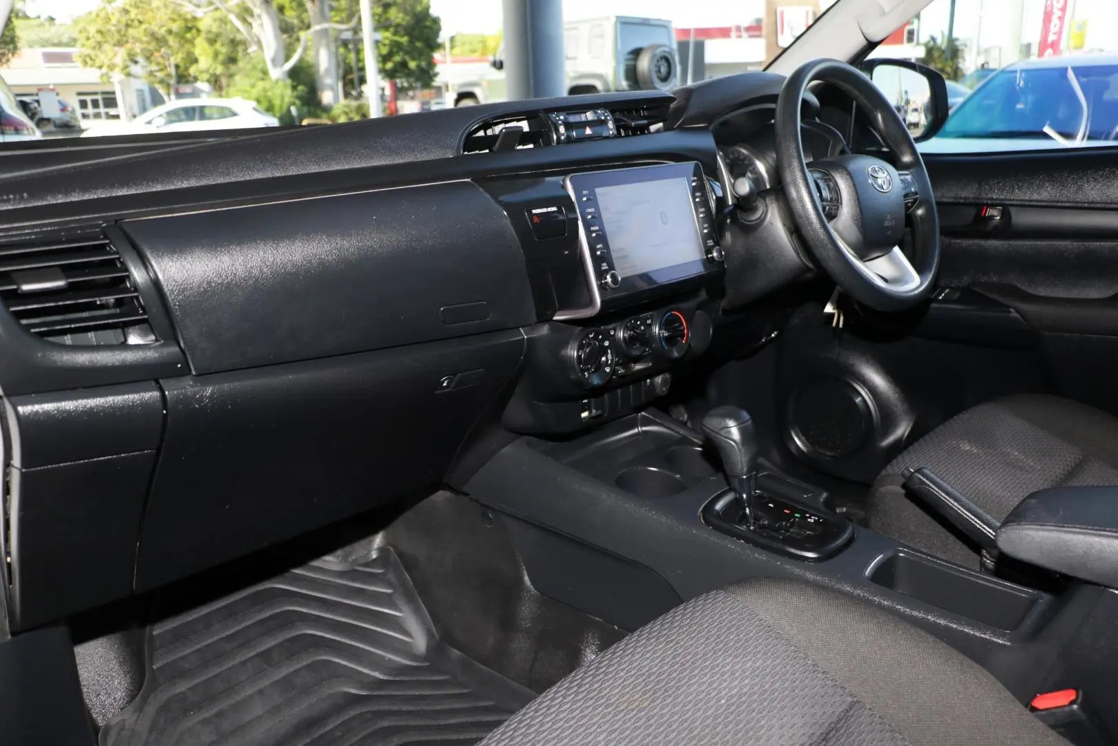 2022 Toyota Hilux Gallery Image 11