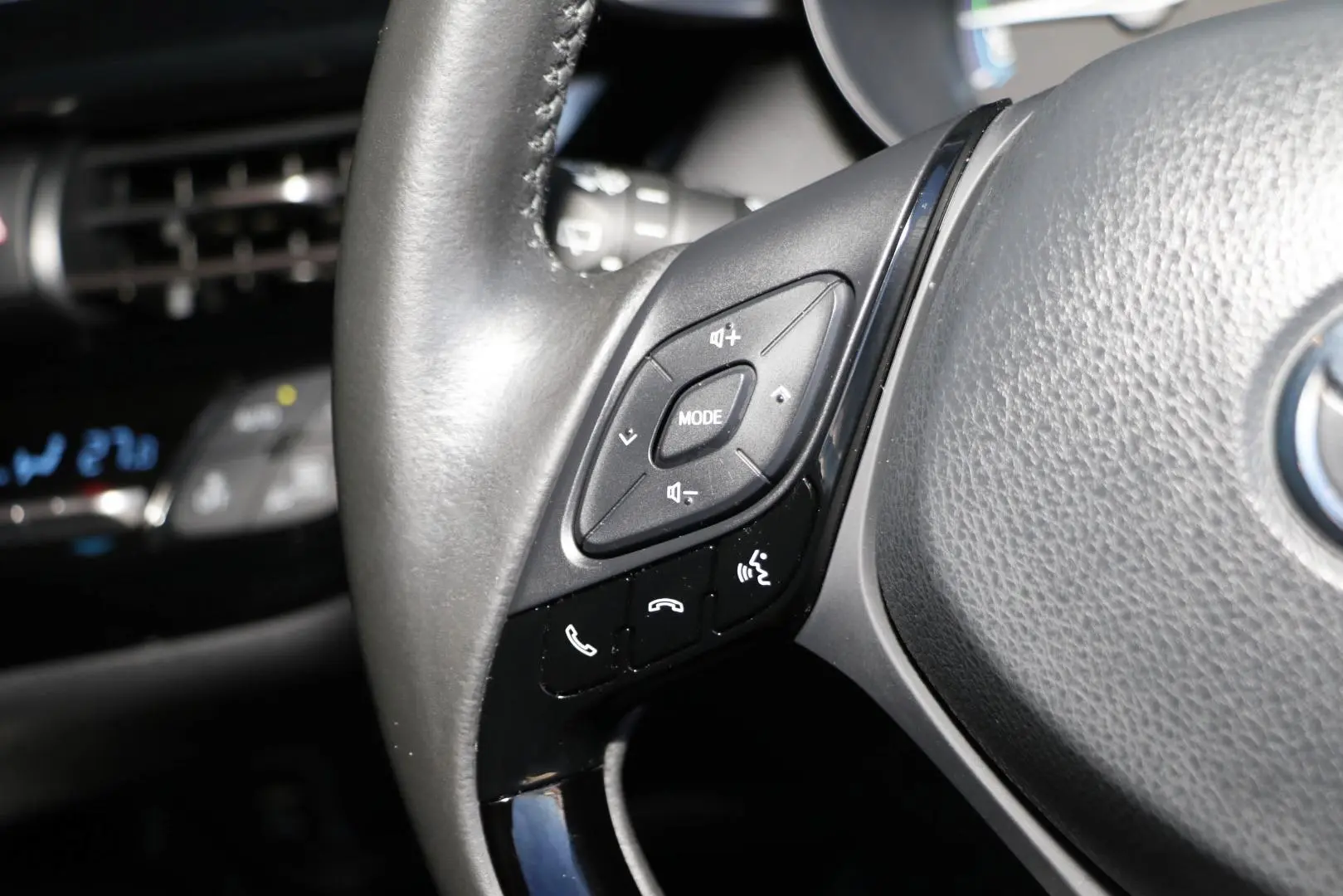 2021 Toyota C-HR Gallery Image 15