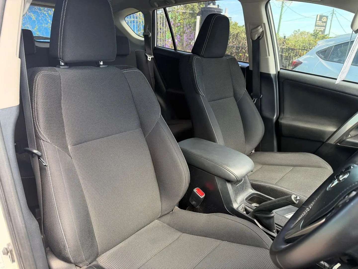 2016 Toyota RAV4 Gallery Image 8