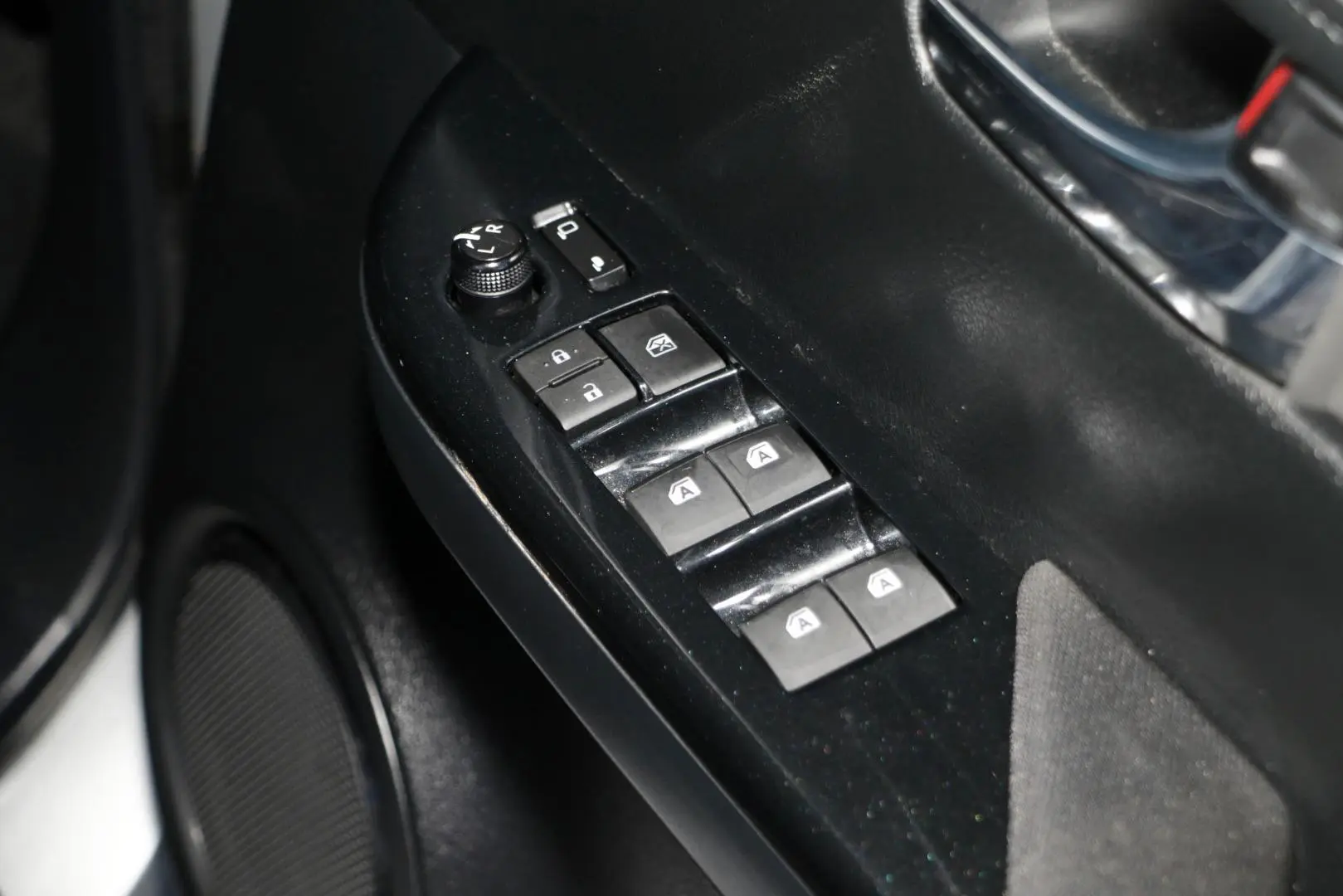 2024 Toyota Hilux Gallery Image 21