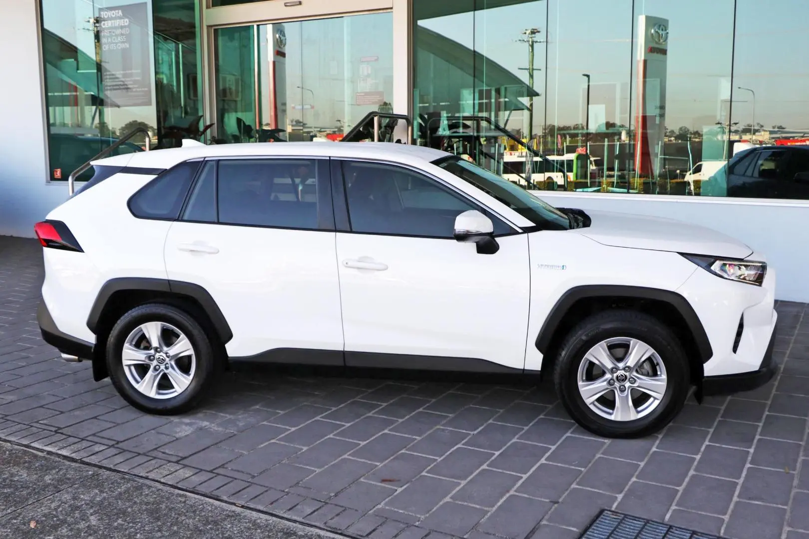 2021 Toyota RAV4 Gallery Image 5