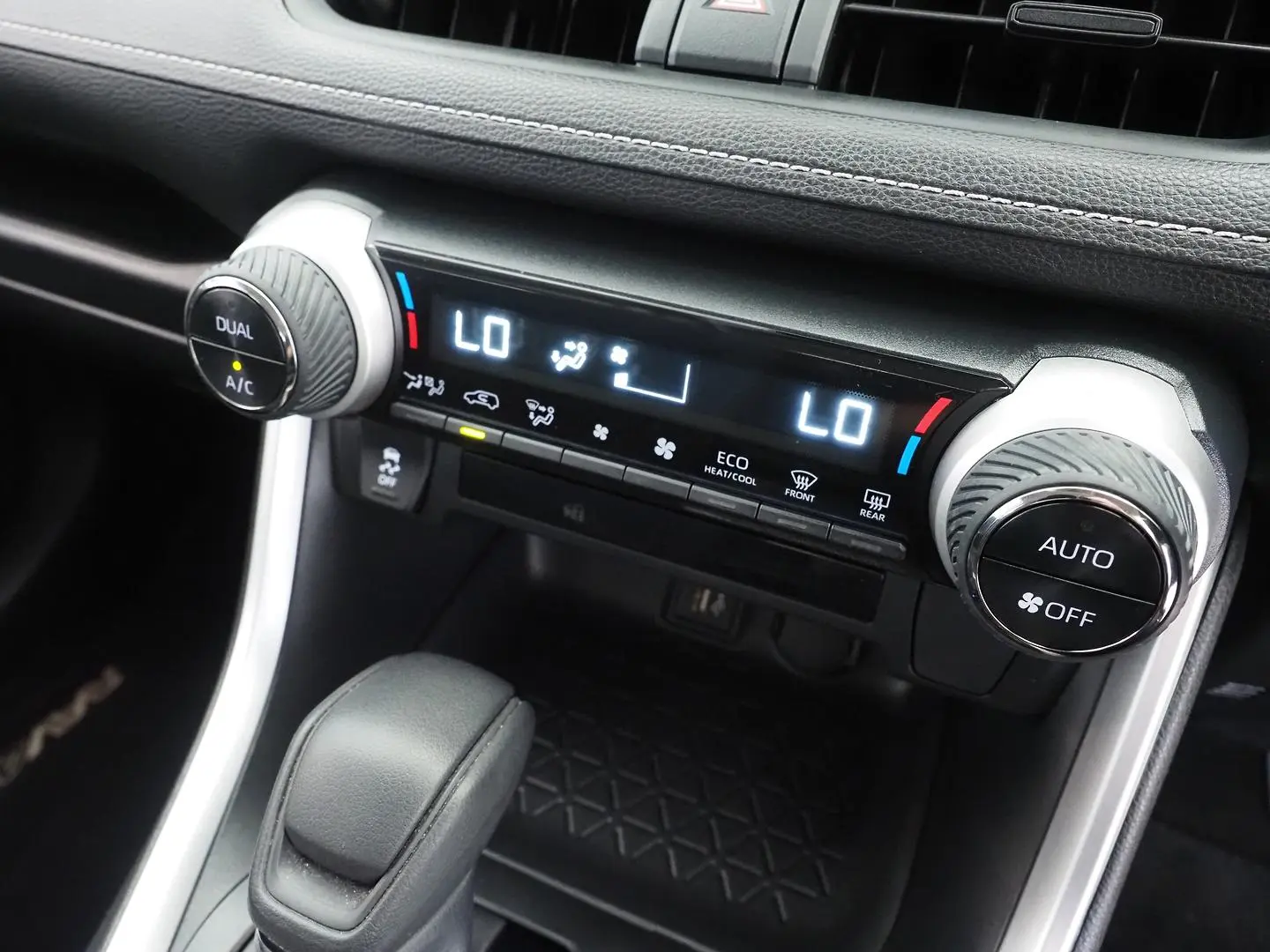 2024 Toyota RAV4 Gallery Image 27