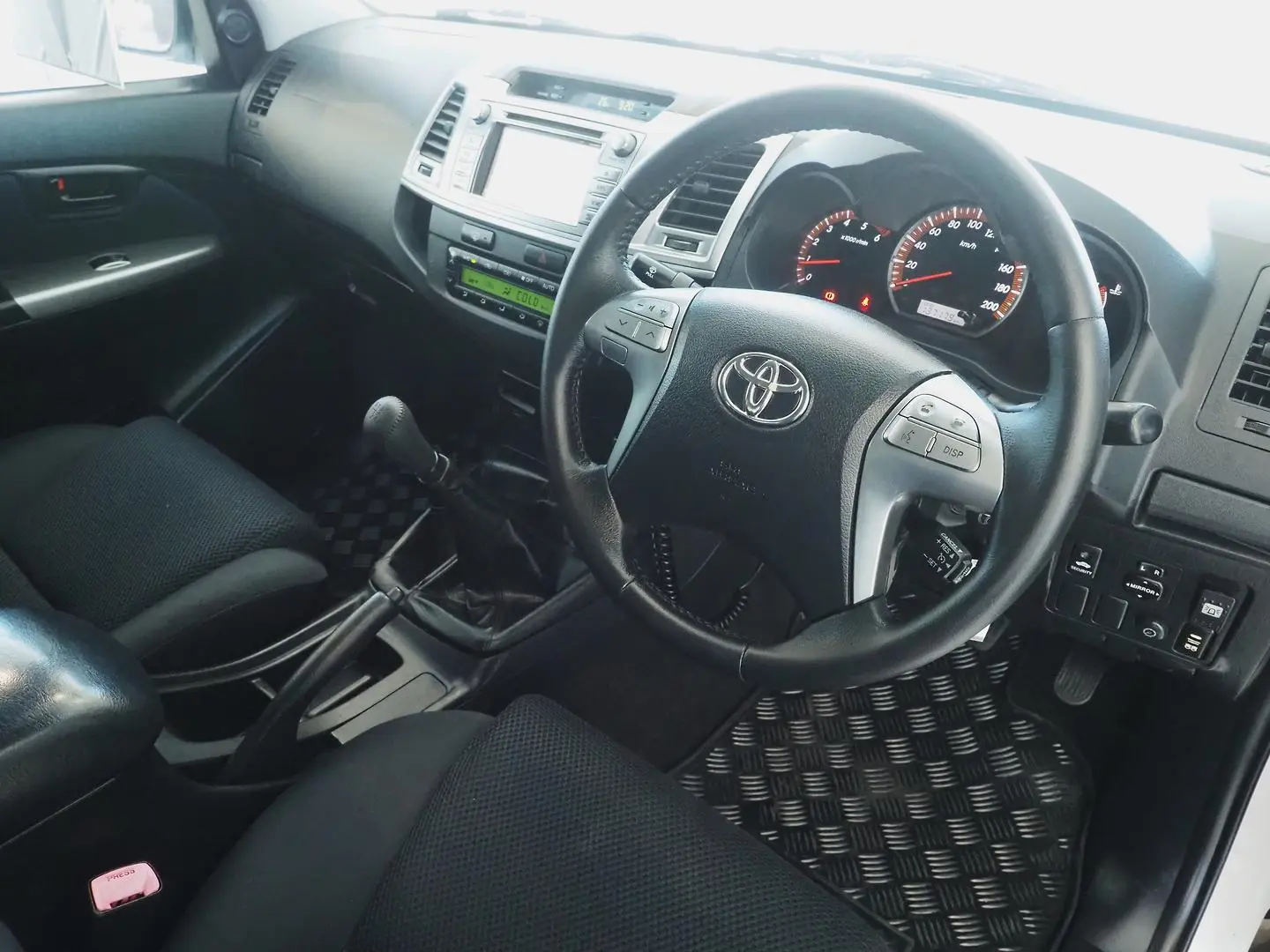 2015 Toyota Hilux Gallery Image 3