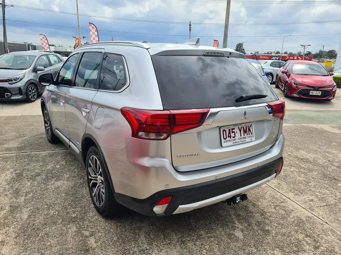 2017 Mitsubishi Outlander Image 2