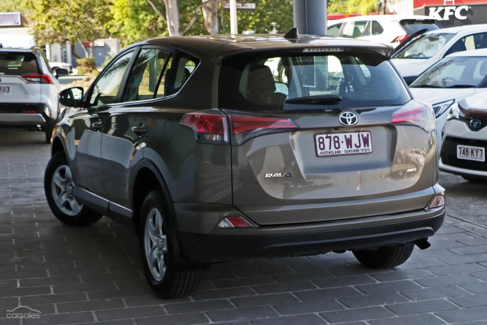 2016 Toyota RAV4 Image 2