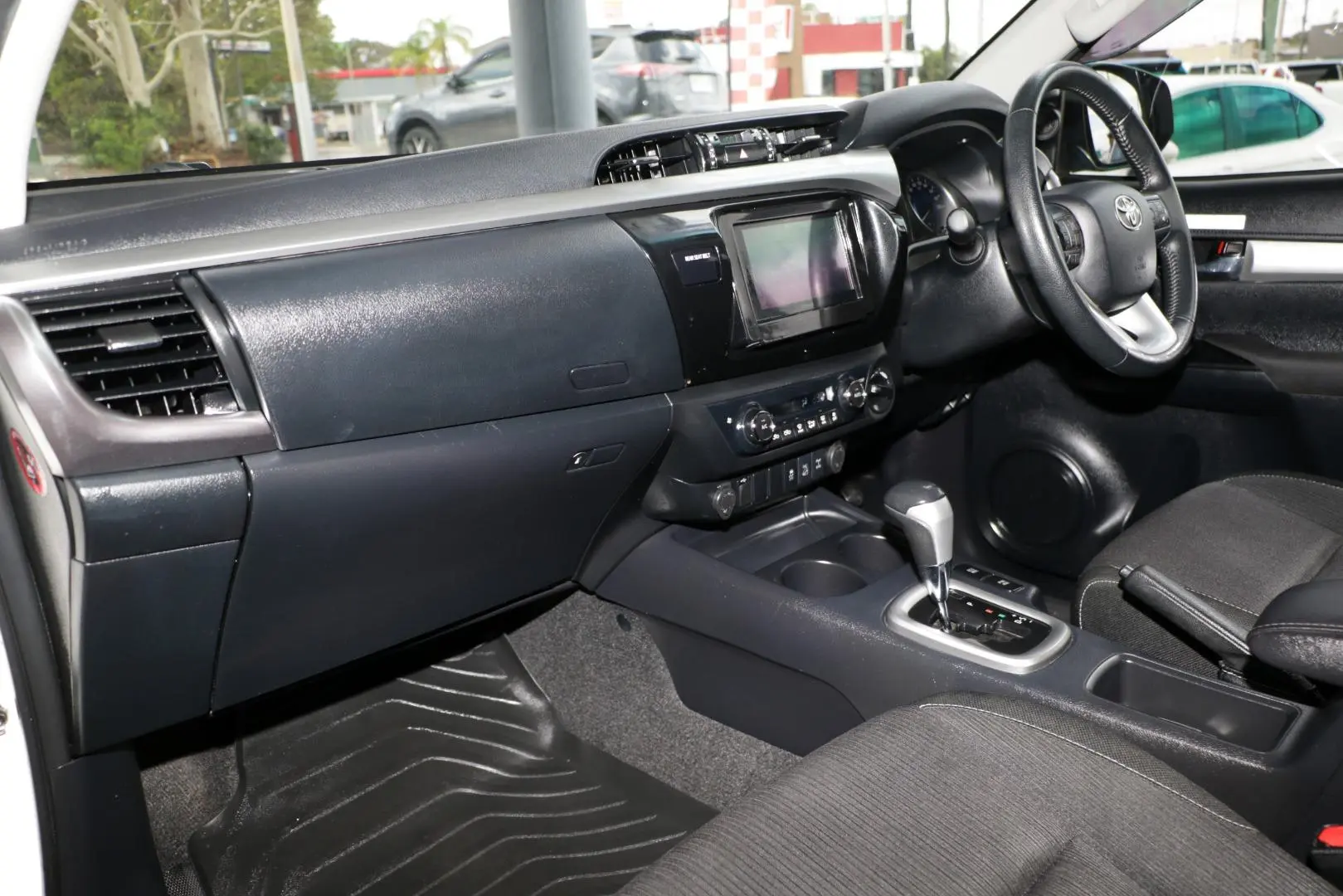 2018 Toyota Hilux Gallery Image 6