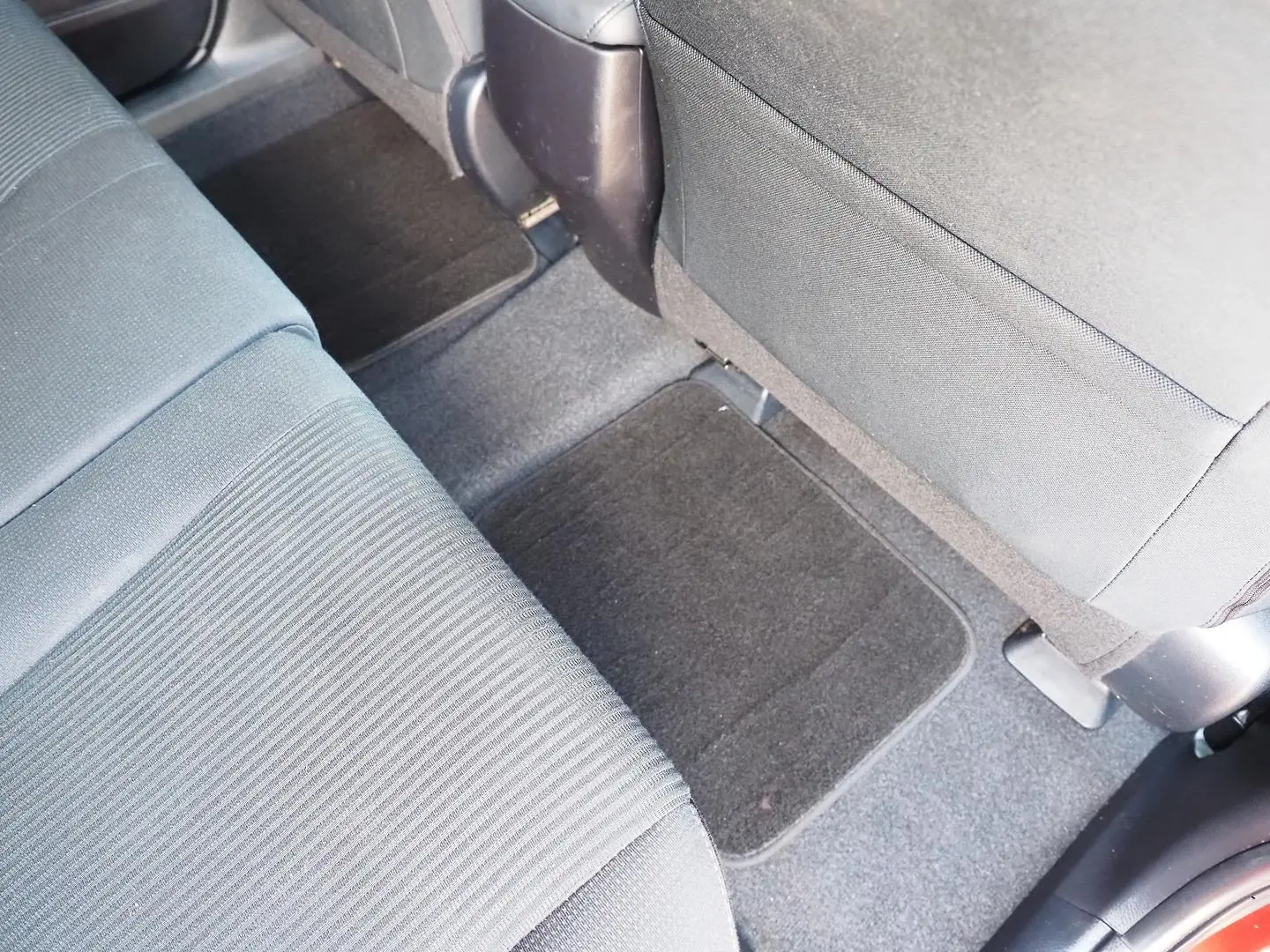 2015 Toyota RAV4 Gallery Image 10