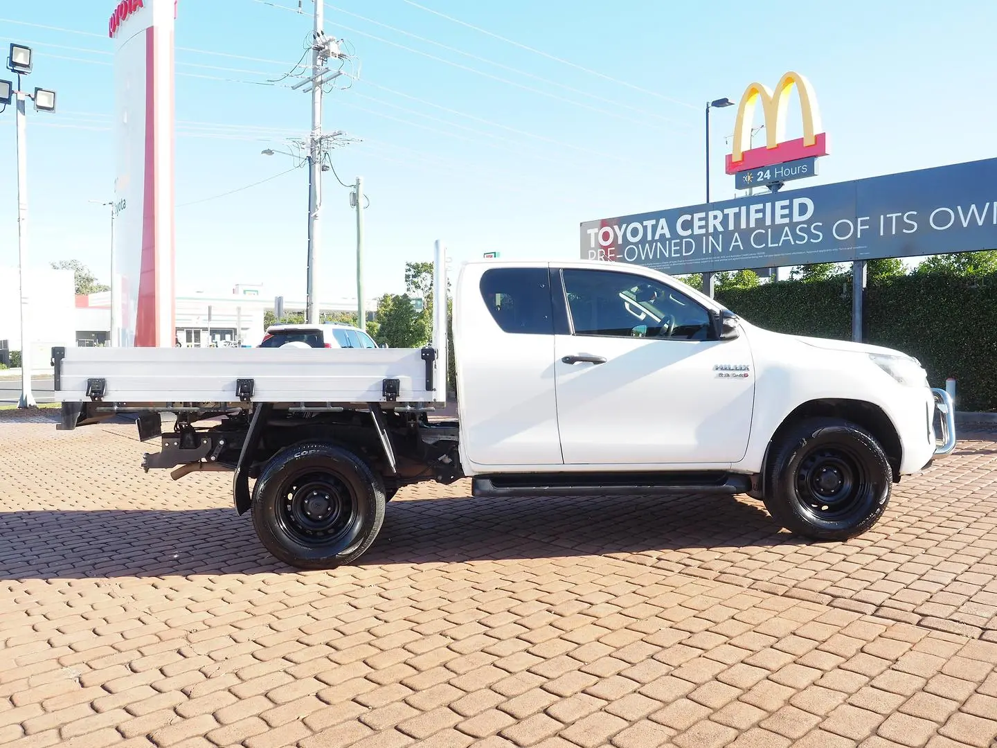 2020 Toyota Hilux Gallery Image 2