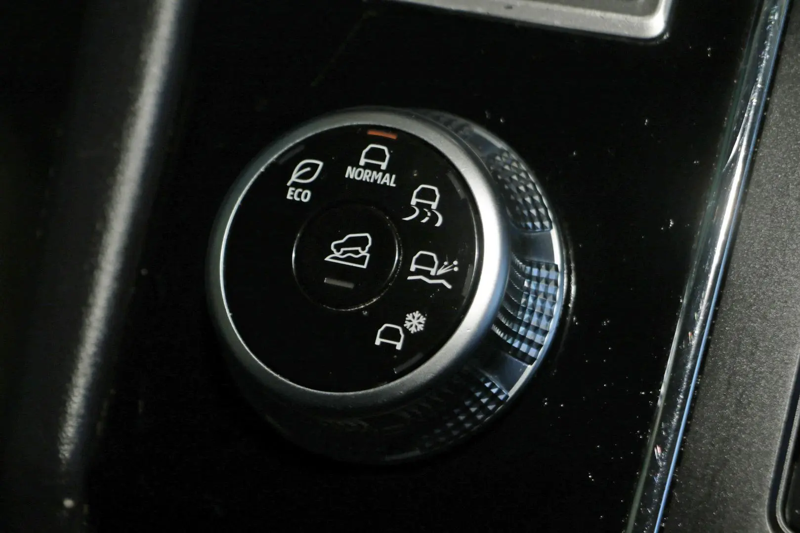 2024 Mitsubishi Outlander Gallery Image 16