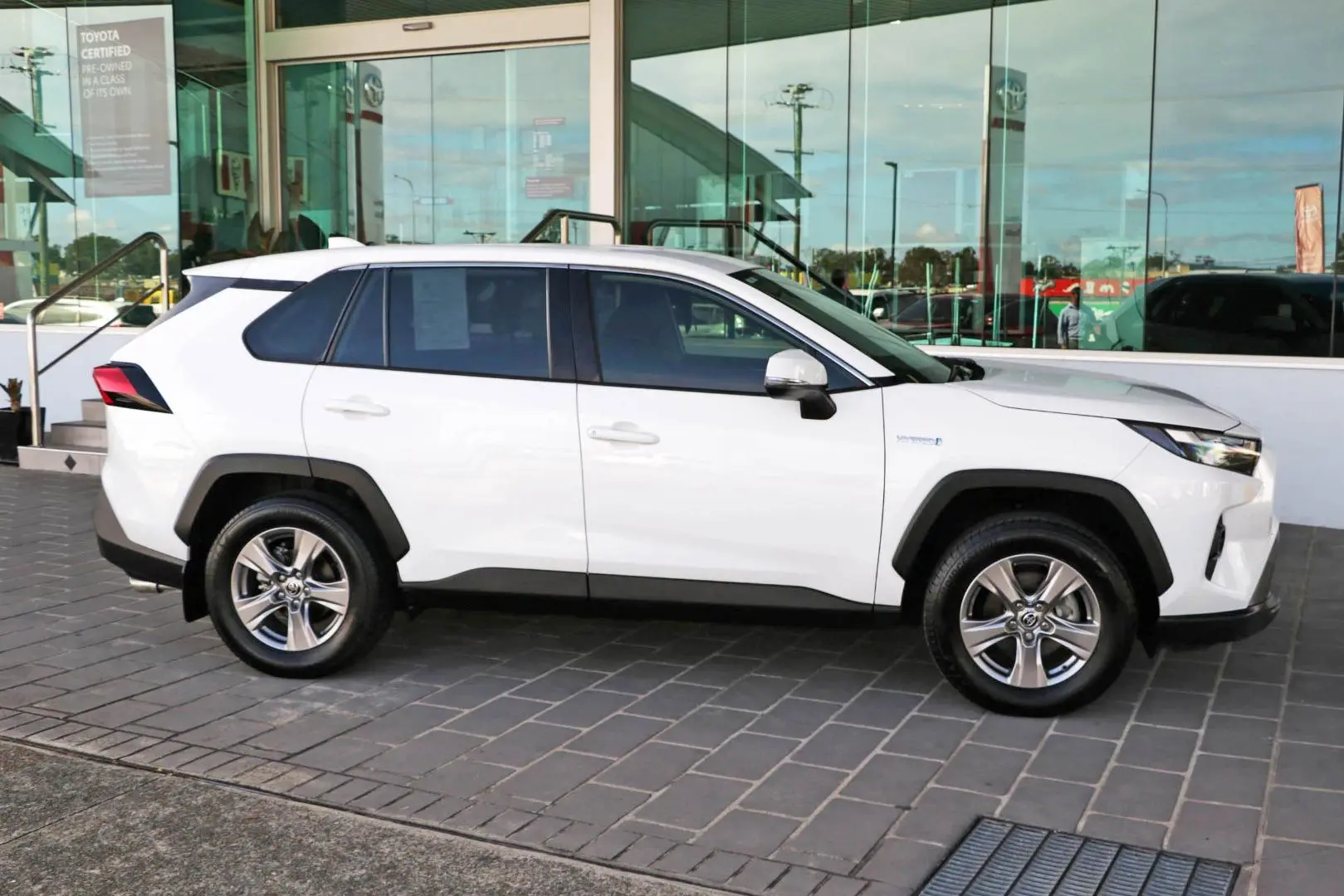 2023 Toyota RAV4 Gallery Image 7