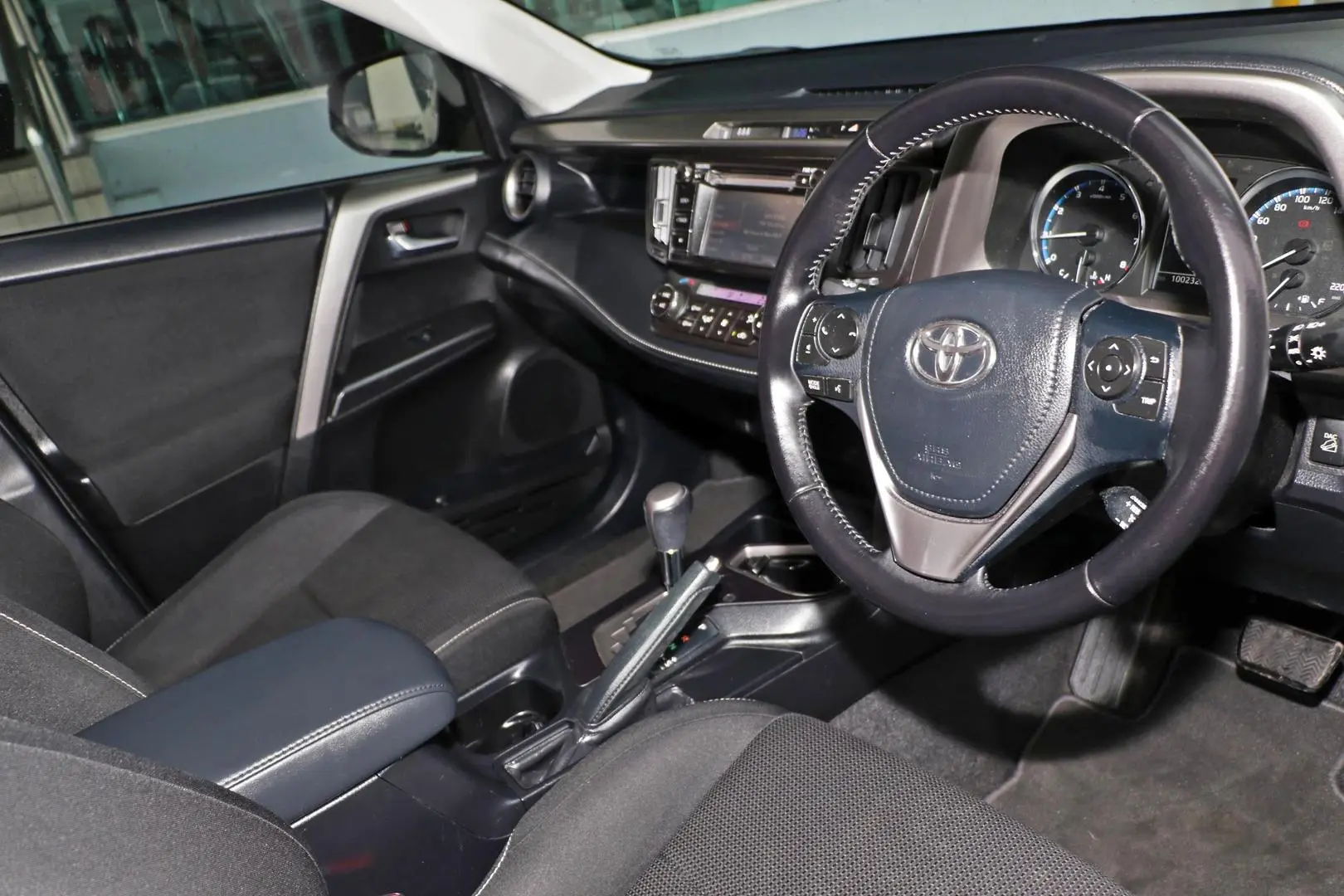 2015 Toyota RAV4 Gallery Image 6