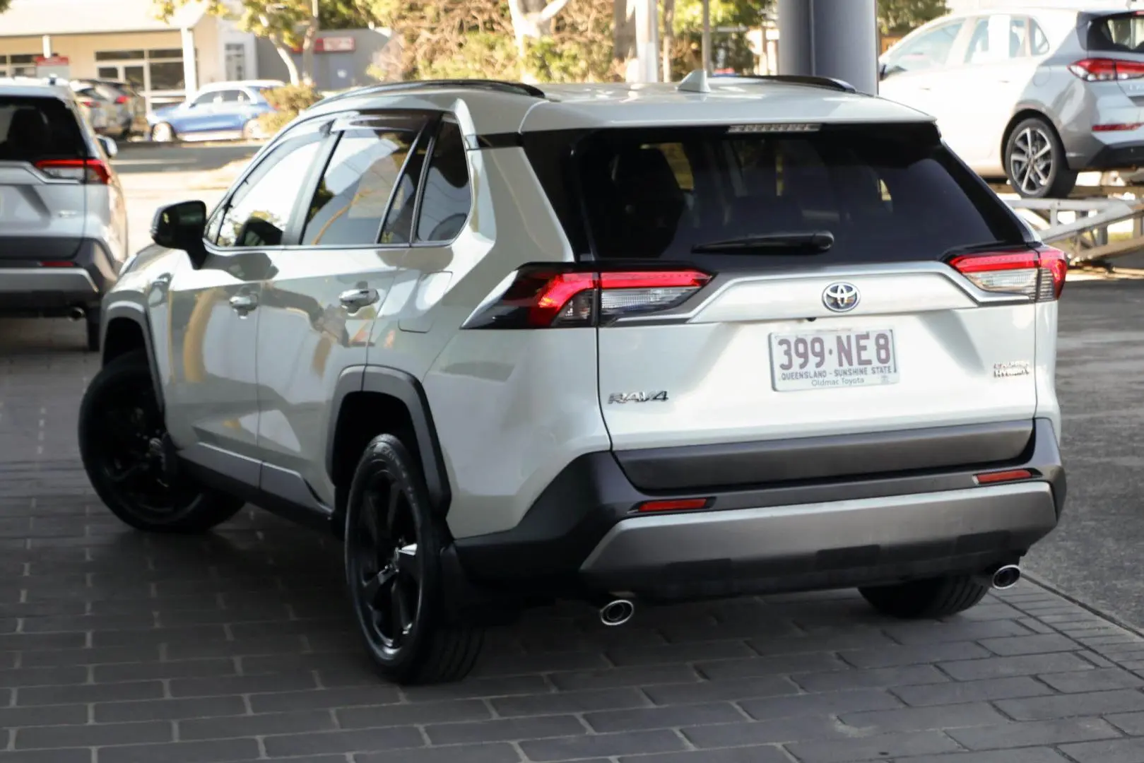 2021 Toyota RAV4 Gallery Image 2