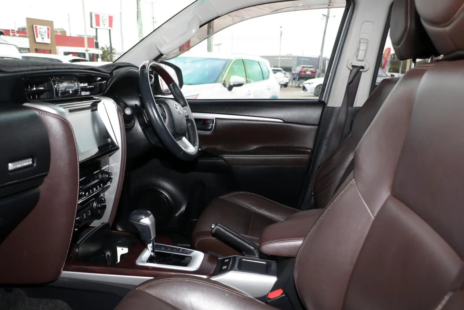 2015 Toyota Fortuner Gallery Image 8