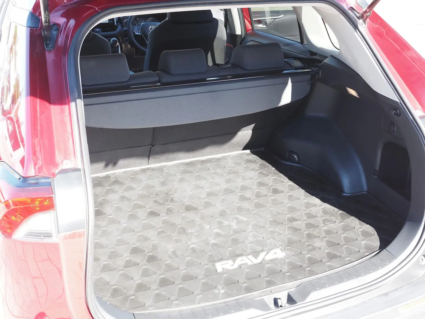 2019 Toyota RAV4 Gallery Image 5