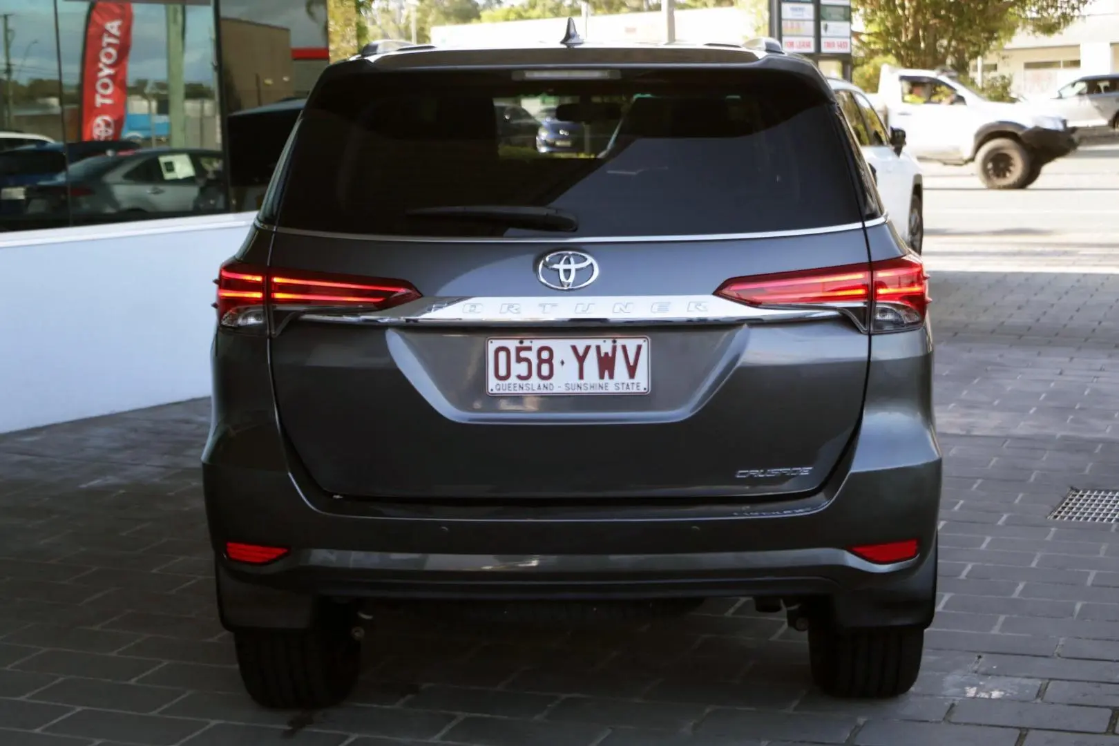 2018 Toyota Fortuner Gallery Image 4