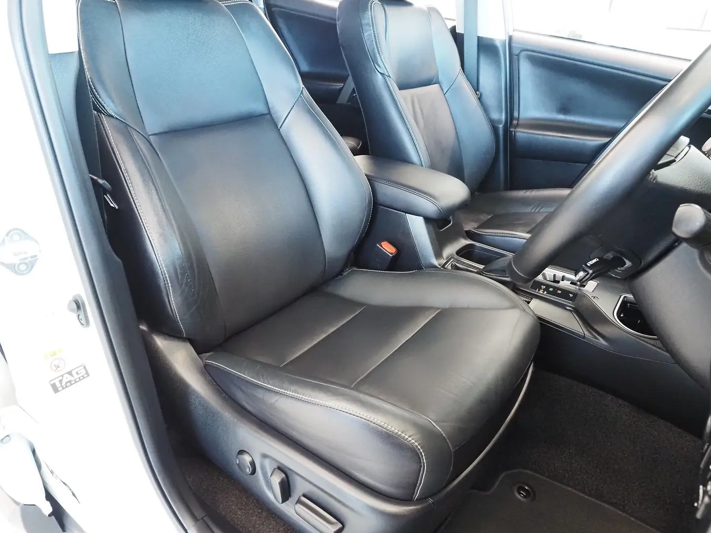 2018 Toyota RAV4 Gallery Image 17