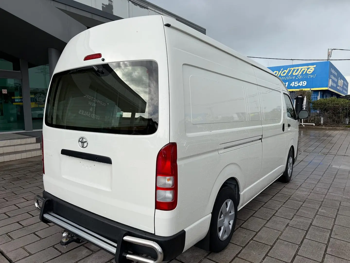 2016 Toyota Hiace Gallery Image 10