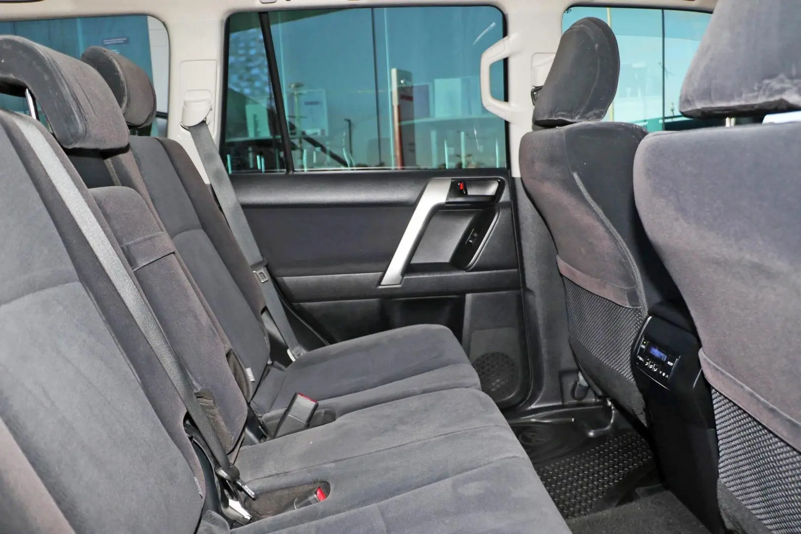 2022 Toyota Landcruiser Prado Gallery Image 9