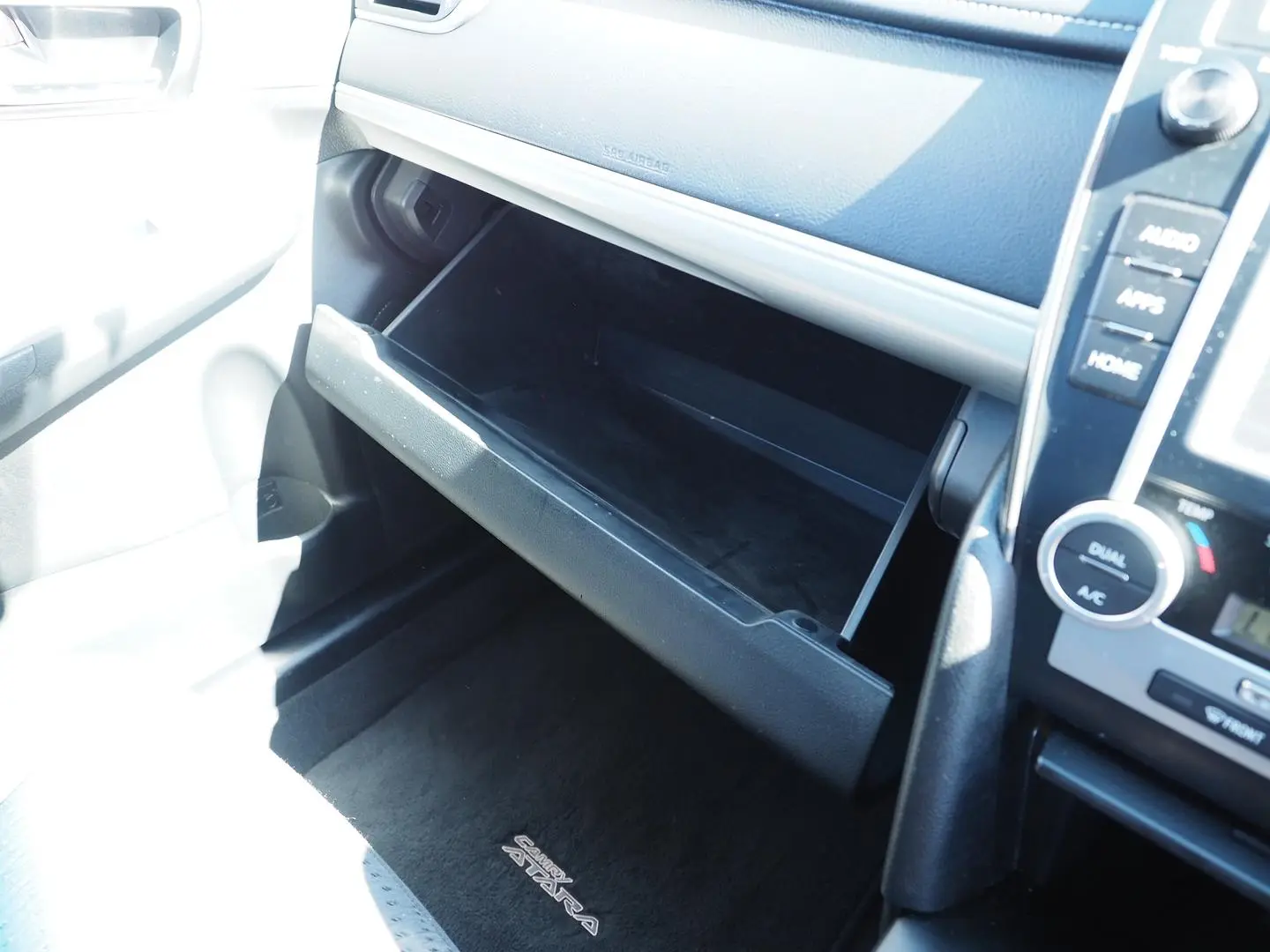 2016 Toyota Camry Gallery Image 31