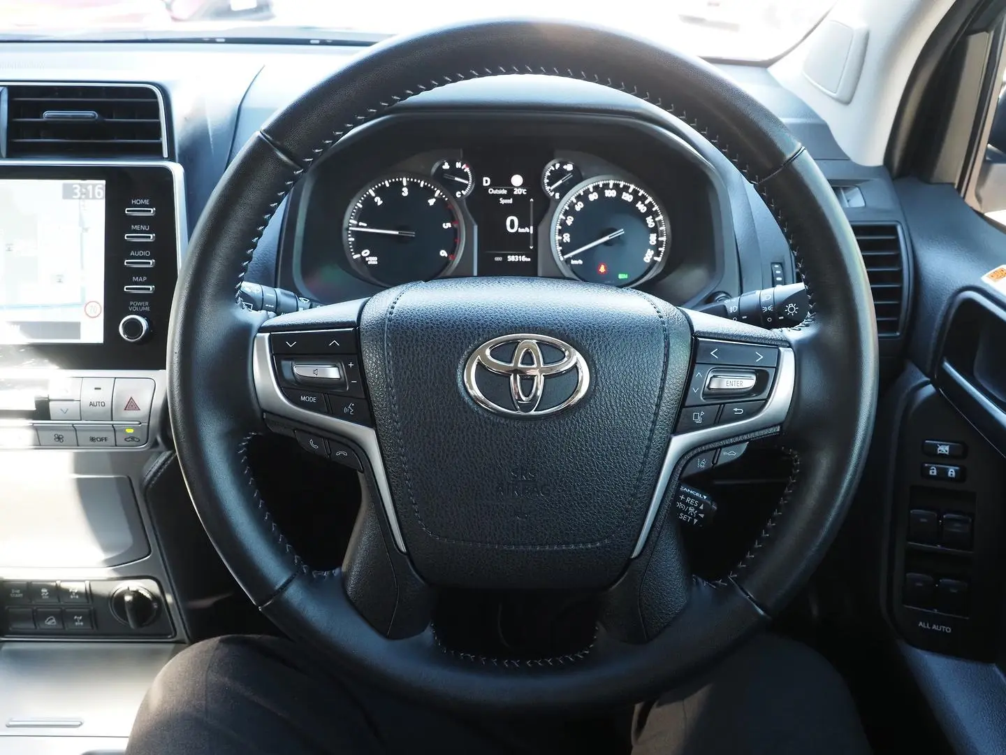 2023 Toyota Landcruiser Prado Gallery Image 24
