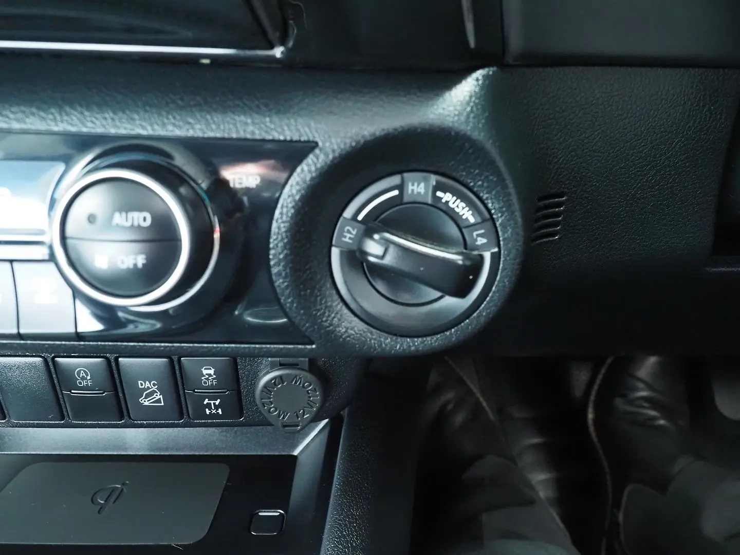 2025 Toyota Hilux Gallery Image 32