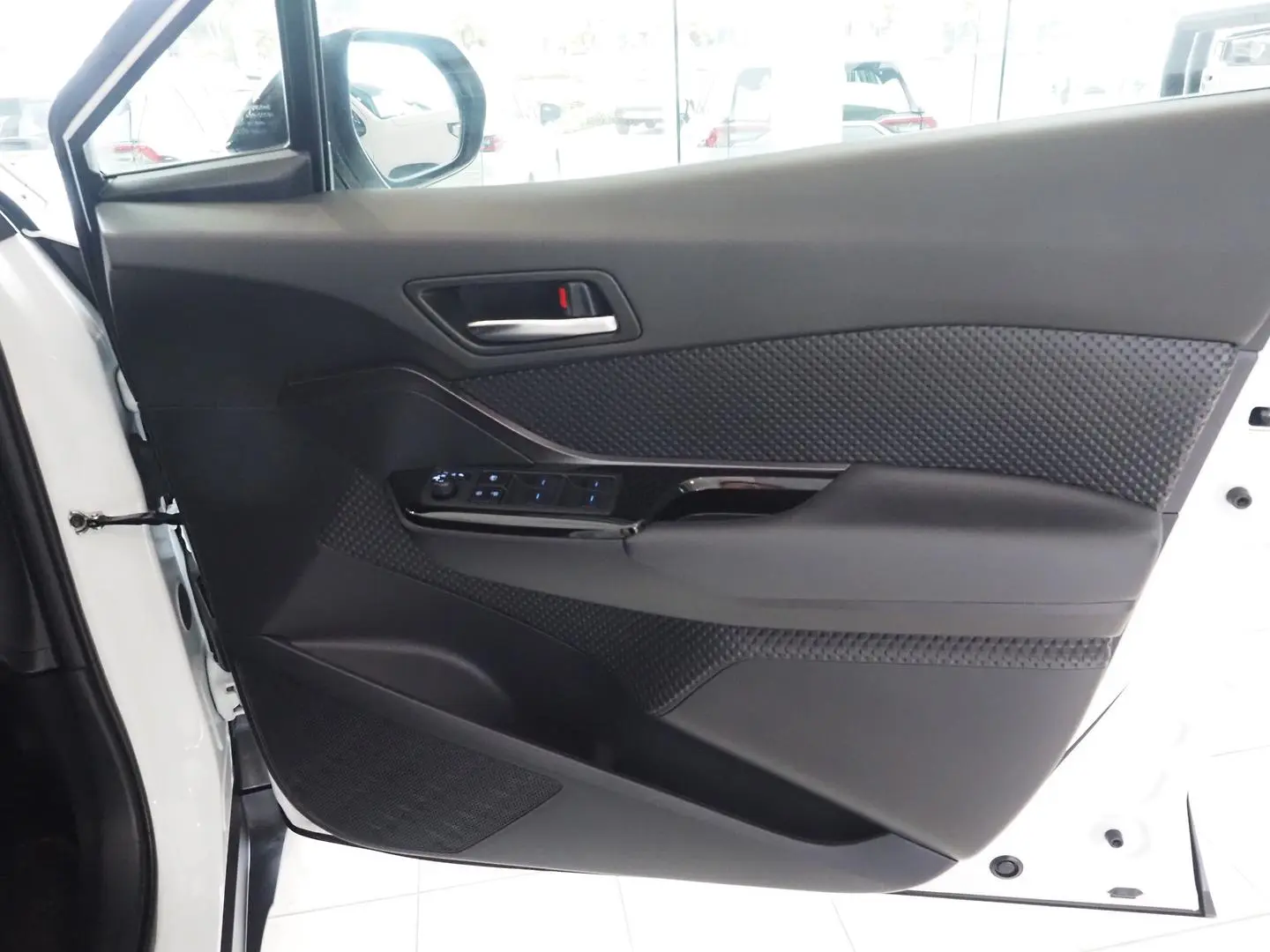 2022 Toyota C-HR Gallery Image 22