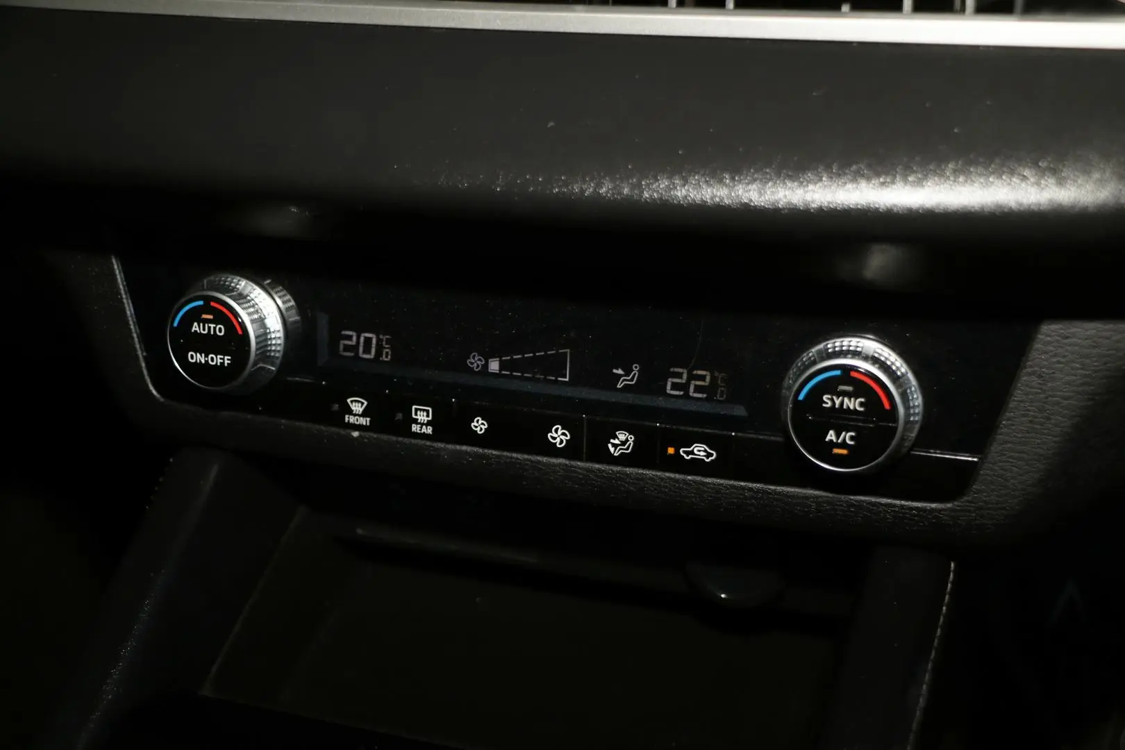 2021 Mitsubishi Outlander Gallery Image 18