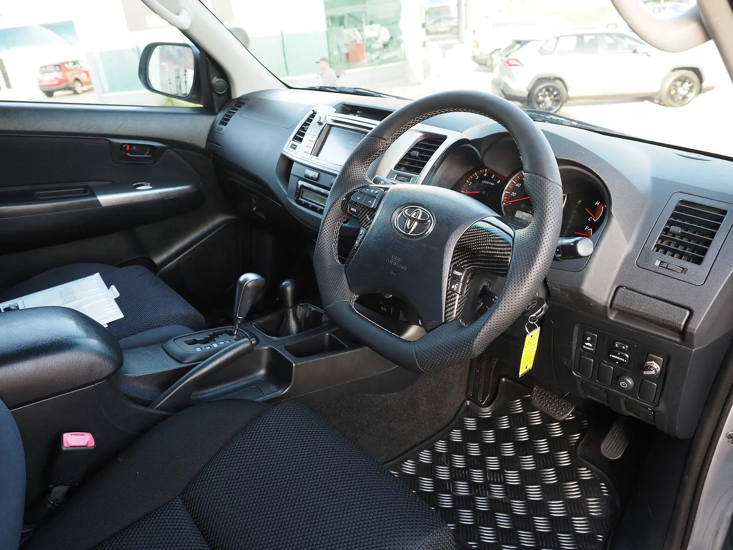 2015 Toyota Hilux Gallery Image 5