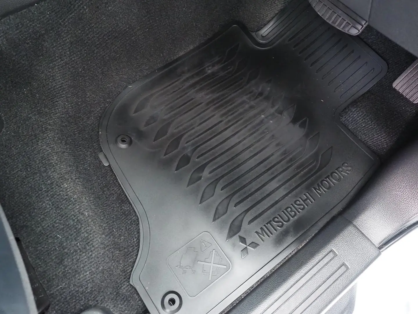 2022 Mitsubishi Pajero Sport Gallery Image 20