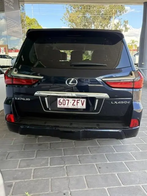 2020 Lexus LX Gallery Image 7