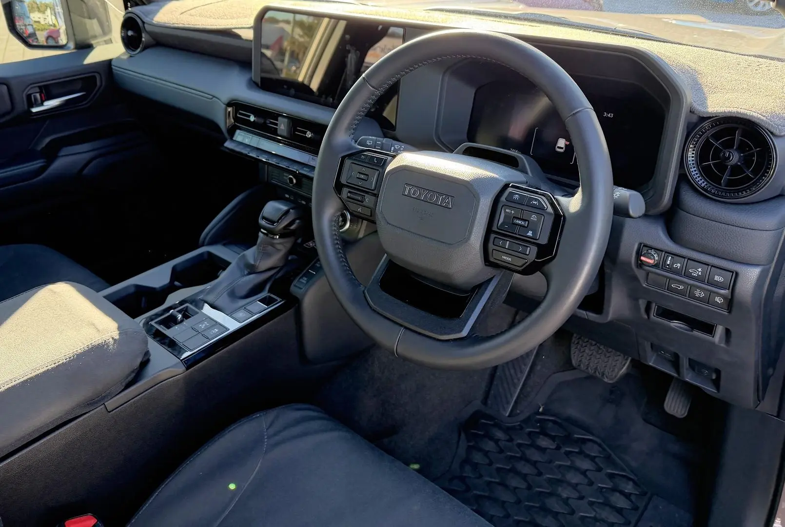 2025 Toyota Landcruiser Prado Gallery Image 4
