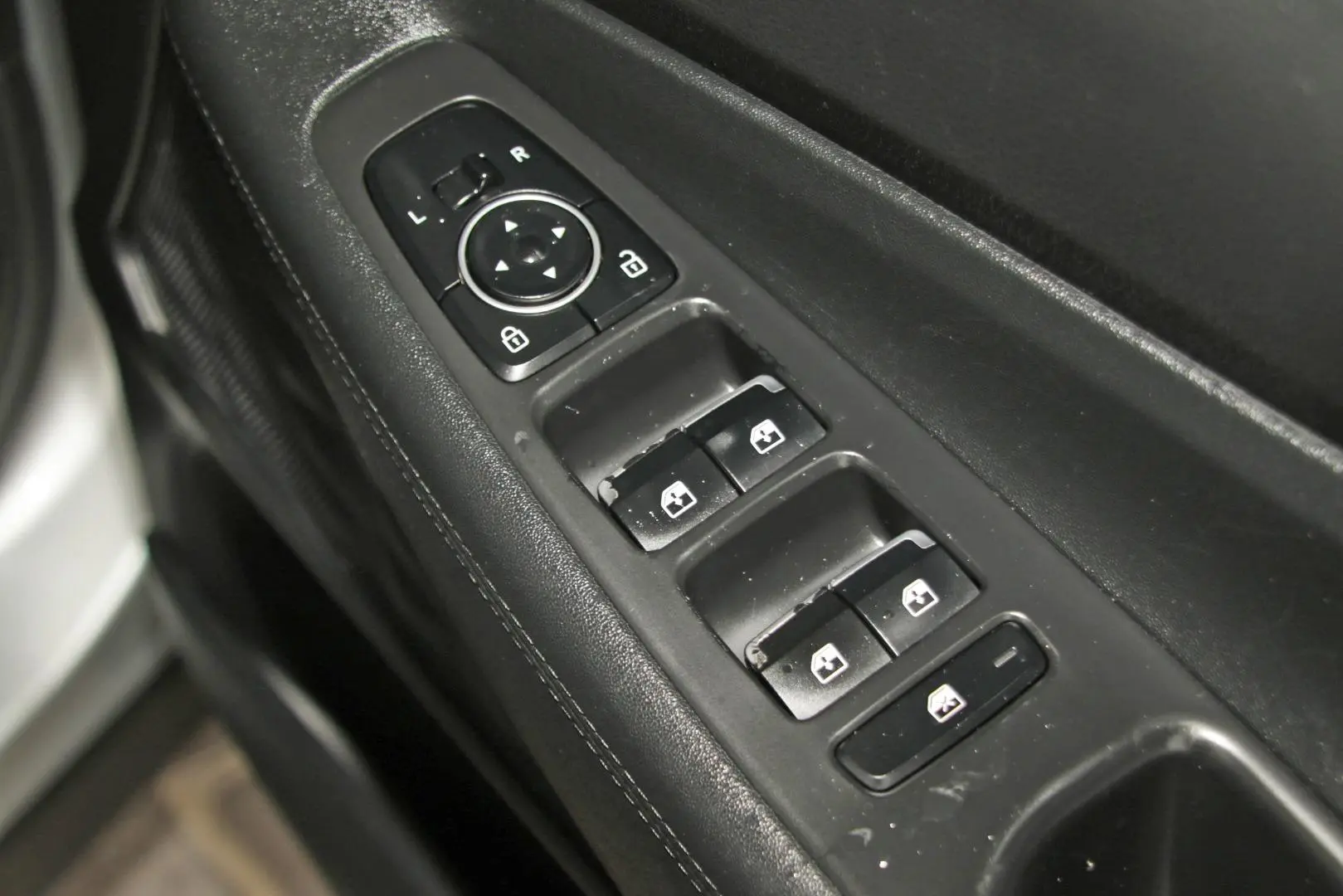 2023 Hyundai Santa Fe Gallery Image 17