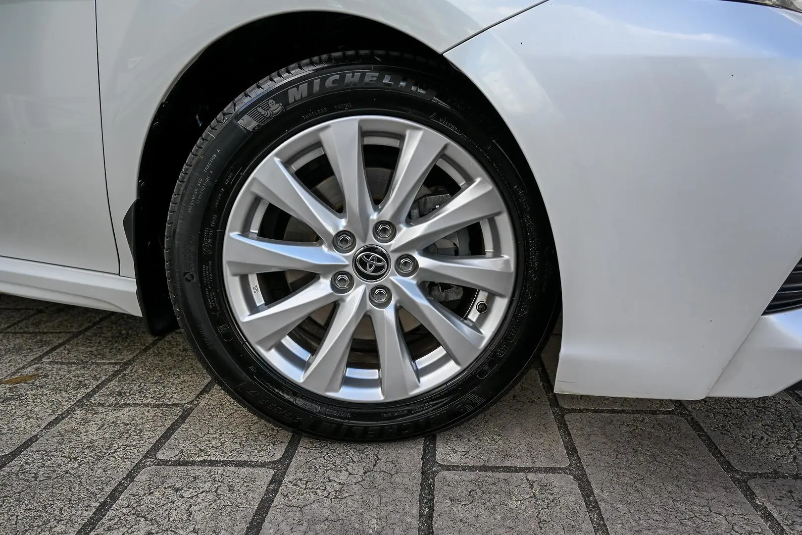 2020 Toyota Camry Gallery Image 2