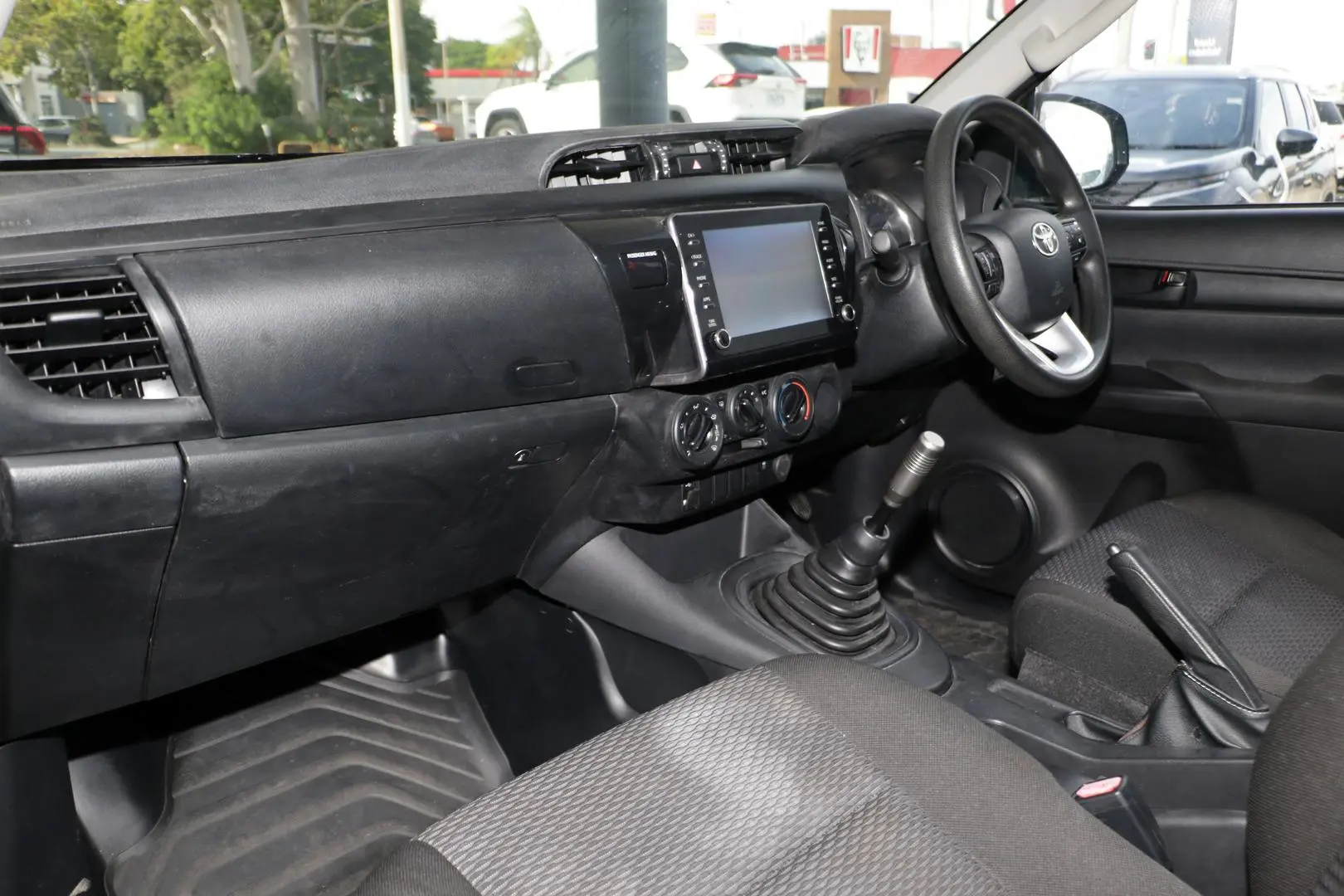 2021 Toyota Hilux Gallery Image 7